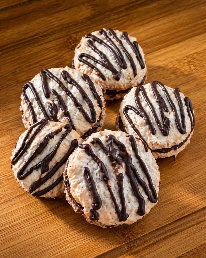 Coconut macaroons with chocolate drizzle